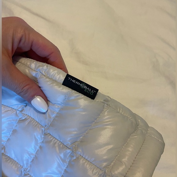 North face Women’s Themoball Eco Vest small - Picture 6 of 8